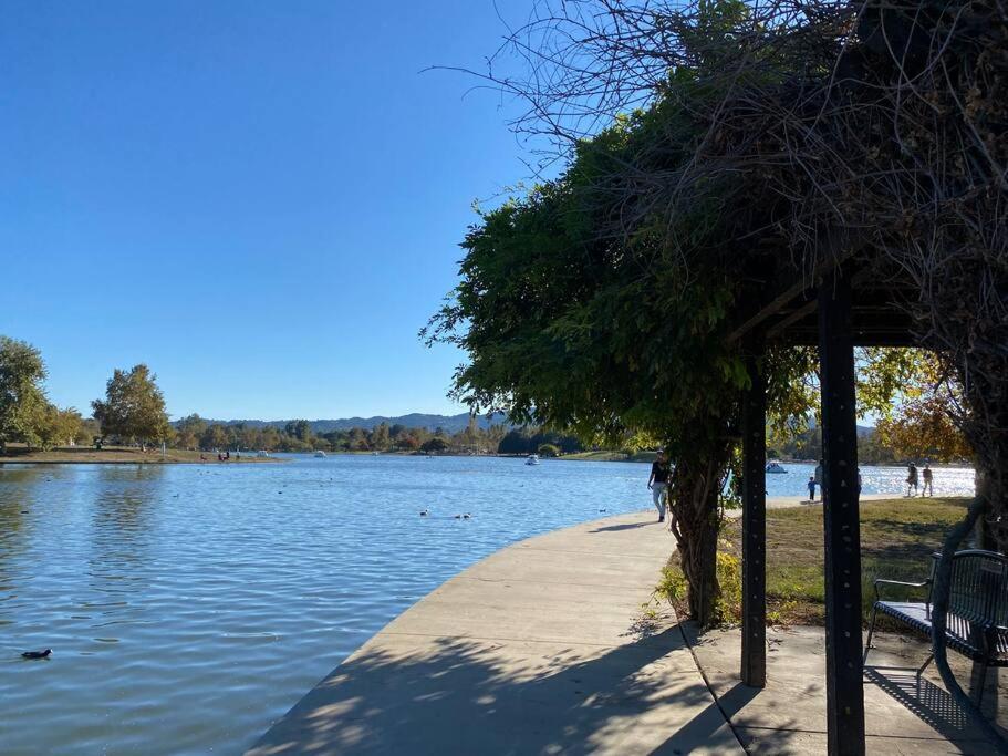 Lovely One Bedroom In Encino Village Apartamento *